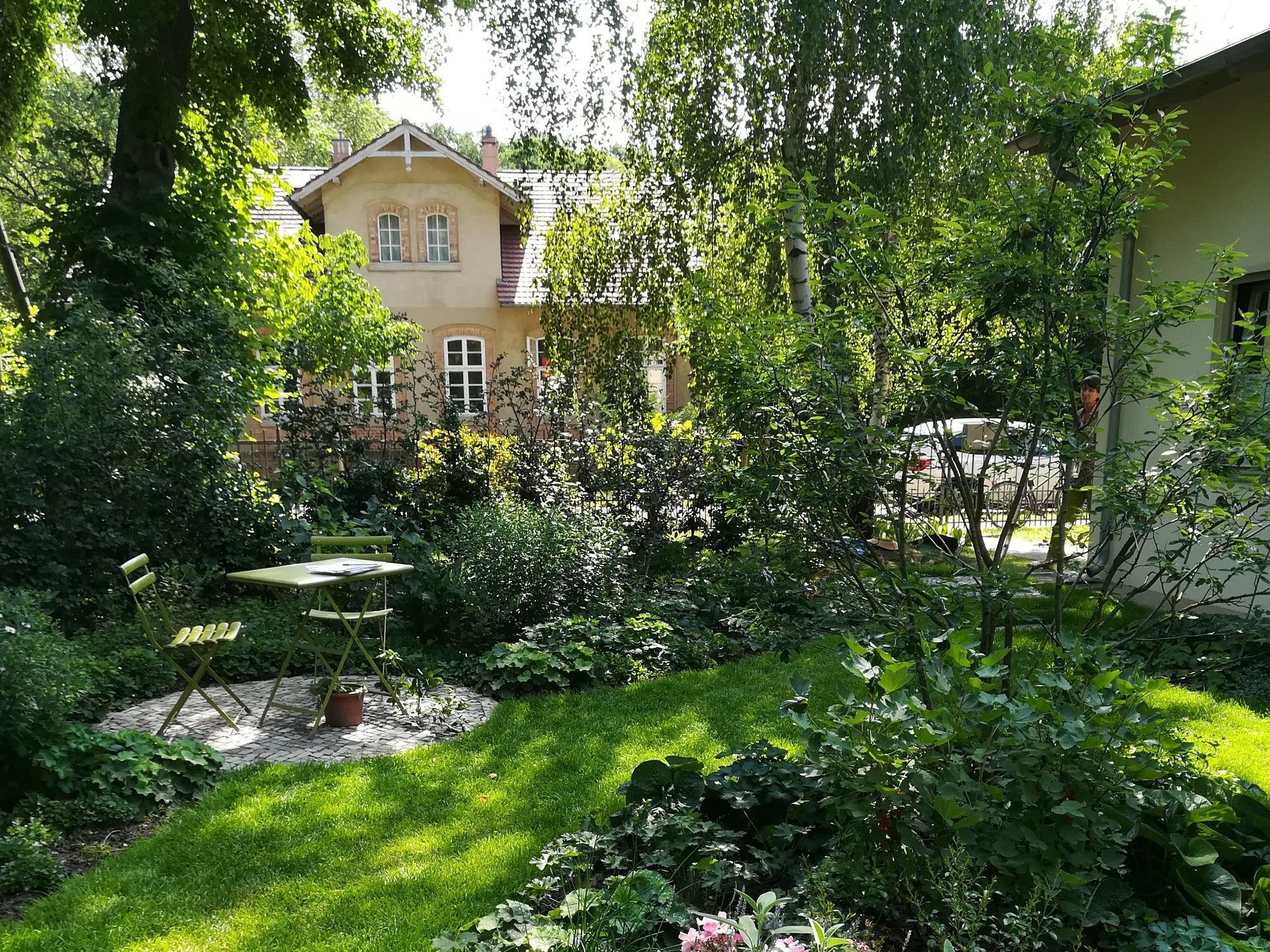 ein kleiner Garten am Haus
